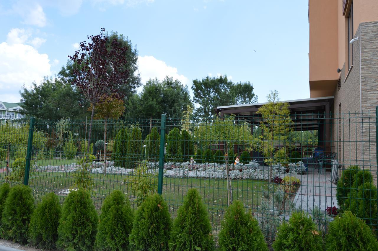 Camp And Pool Hotel Kranevo Exterior photo