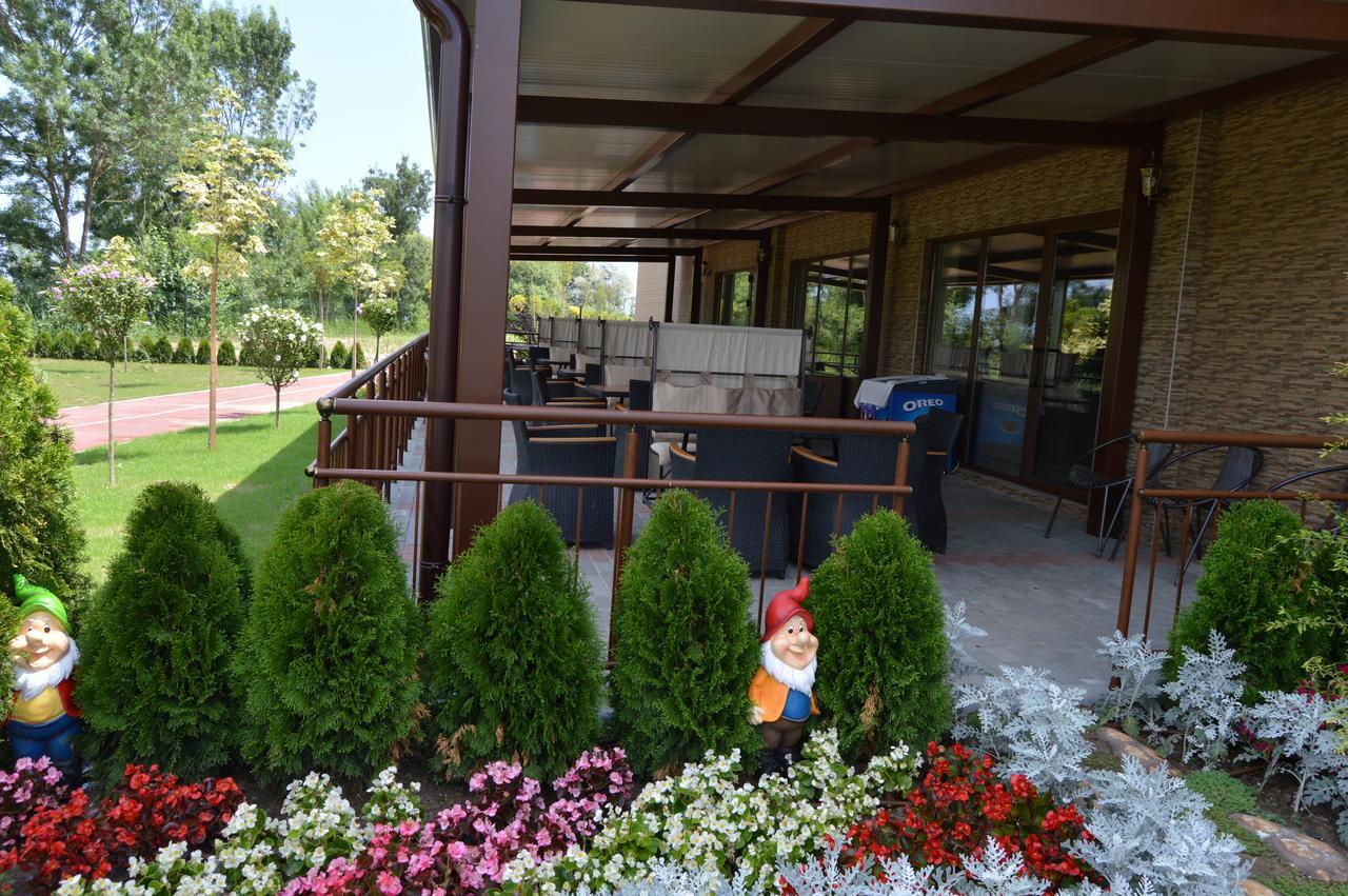Camp And Pool Hotel Kranevo Exterior photo