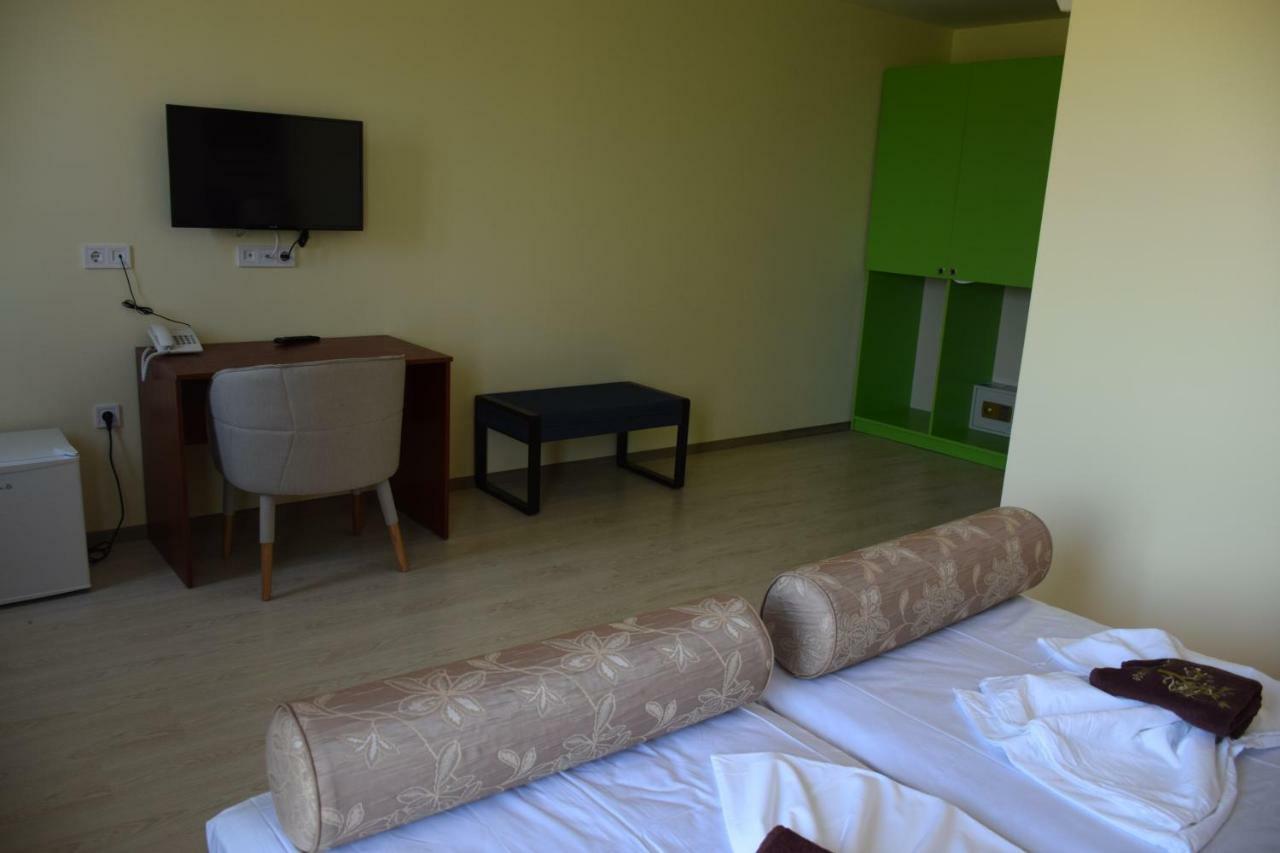 Camp And Pool Hotel Kranevo Exterior photo